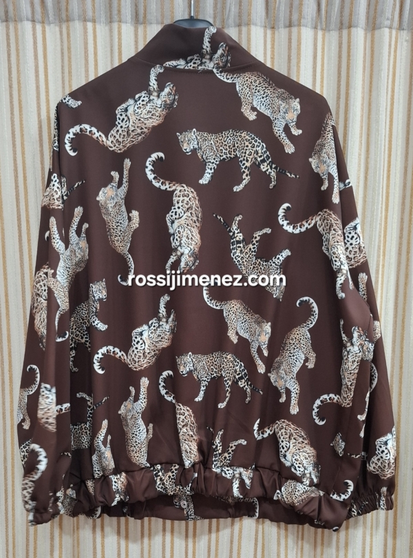 Bomber Leopardo (Ancho 135 cm talla 50/52 aprox.) - Imagen 2
