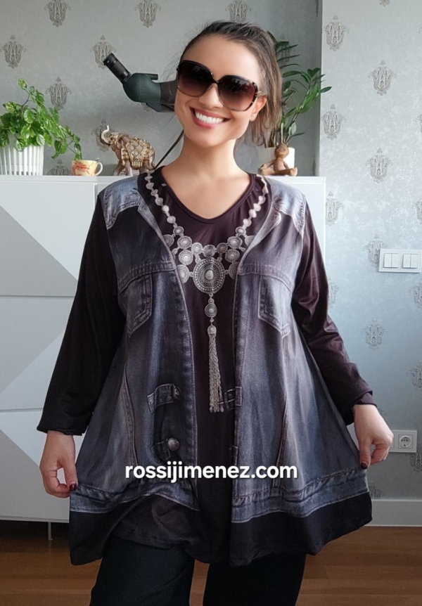 Camiseta Maxi Impresión Tejana /Negro  collar (Talla única 48 a 60 aprox.)
